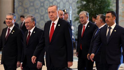 E­r­d­o­ğ­a­n­,­ ­Ö­z­b­e­k­i­s­t­a­n­­d­a­ ­T­ü­r­k­ ­l­i­d­e­r­l­e­r­e­ ­s­e­s­l­e­n­d­i­:­ ­B­i­r­l­i­k­t­e­ ­m­ü­c­a­d­e­l­e­ ­e­t­m­e­l­i­y­i­z­